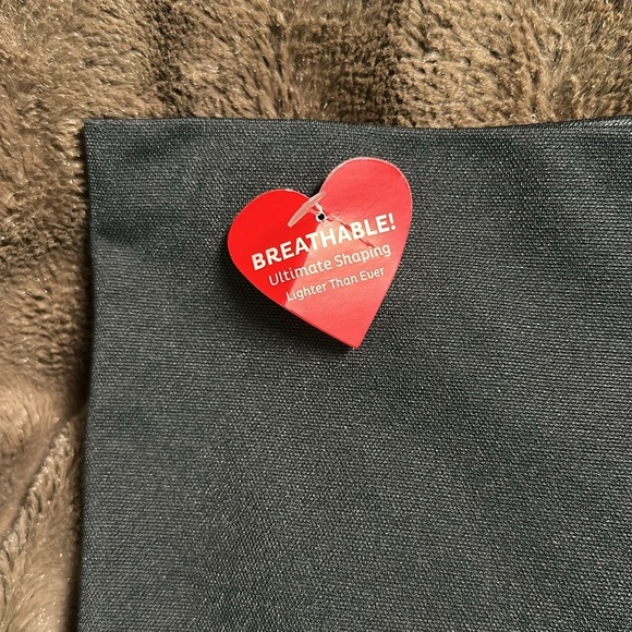 NWT ASSETS by Spanx Shaping High Waisted Short Black Sz Largr - Picture 3 of 8